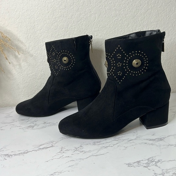 comfortview Shoes - Comfortview Embellished Faux Suede Booties Size 9.5
